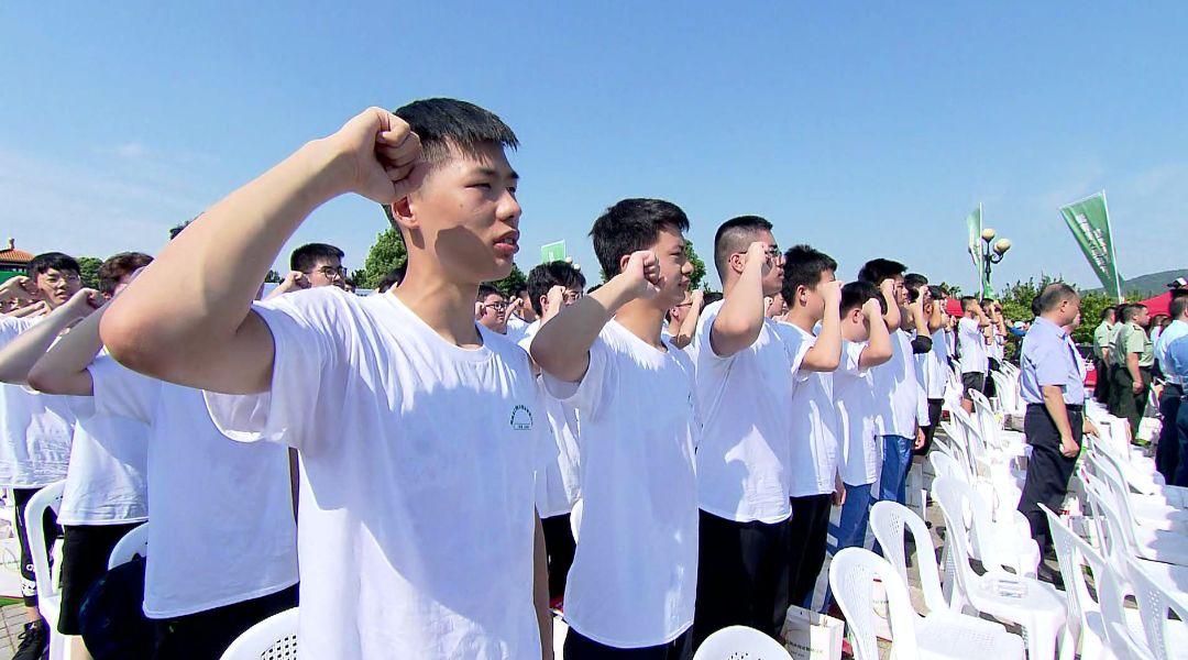 兵役登記證上大學(xué)一定要嗎？詳解兵役登記與大學(xué)入學(xué)要求，關(guān)于兵役登記證與大學(xué)入學(xué)要求的詳解，是否上大學(xué)必須持有兵役登記證？