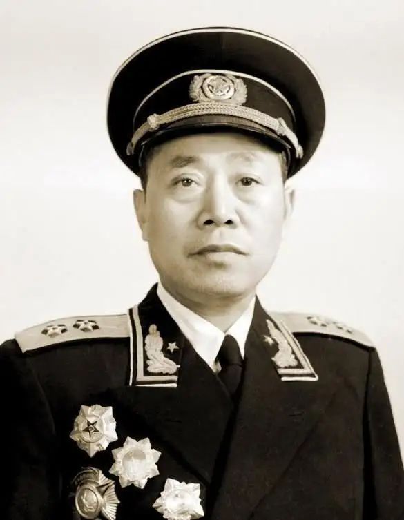 上將上面還有等級(jí)嗎，探究軍銜體系中的高級(jí)職位與等級(jí)劃分，軍銜體系揭秘，上將之上是否還有更高級(jí)別？高級(jí)職位與等級(jí)劃分全解析