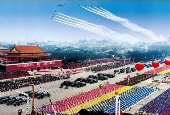 慶祝祖國輝煌，50周年國慶大閱兵高清完整版回顧，慶祝祖國輝煌，國慶大閱兵高清完整版回顧，共襄五十周年慶典盛況