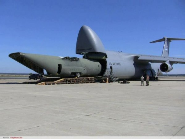 大力神運輸機圖片，探索航空巨無霸的魅力，航空巨無霸，大力神運輸機圖片探索其魅力