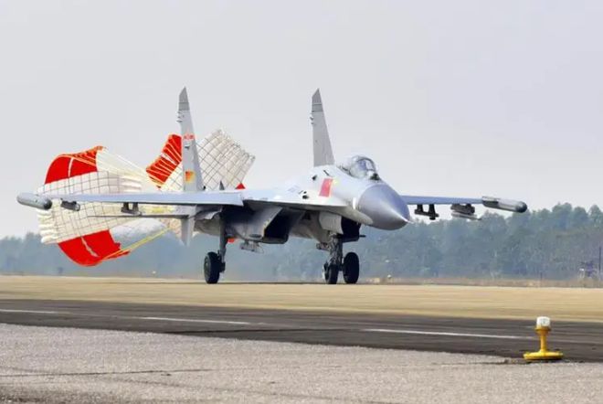 連云港軍用機(jī)場(chǎng)殲-11，揭秘軍事航空的神秘面紗，揭秘連云港軍用機(jī)場(chǎng)殲-11軍事航空的神秘面紗