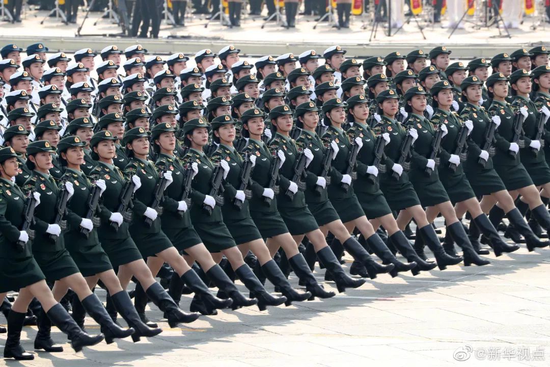 國慶閱兵女兵方隊視頻，展現(xiàn)新時代巾幗英雄風采，國慶閱兵女兵方隊視頻，展現(xiàn)新時代巾幗英雄風采閃耀閱兵場