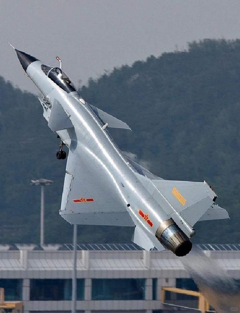 殲-10戰(zhàn)斗機是幾代機？全面解析中國空軍的主力戰(zhàn)機，中國空軍主力戰(zhàn)機殲-10戰(zhàn)斗機的全面解析，幾代機？