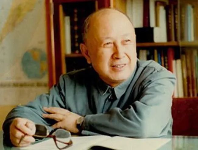 錢學(xué)森資料簡介，中國航天之父的傳奇人生，中國航天之父錢學(xué)森，傳奇人生的簡介