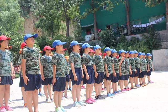 軍事夏令營視頻，體驗軍事訓練，展現(xiàn)青少年風采，軍事夏令營體驗之旅，青少年風采展現(xiàn)與軍事訓練紀實