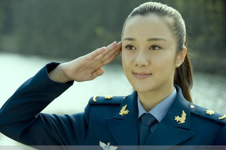 最美女兵軍禮，榮耀與責(zé)任并存，最美女兵軍禮，榮耀與責(zé)任的交響