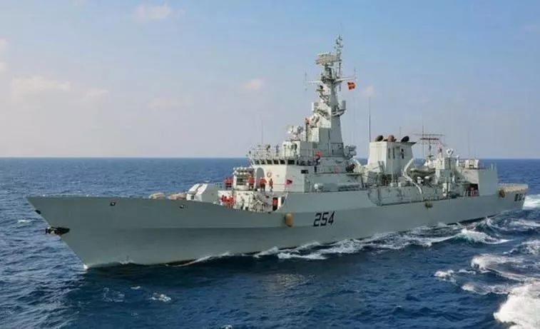 中國目前最先進(jìn)的軍艦，展現(xiàn)強大的國防實力，中國最尖端軍艦彰顯國防實力